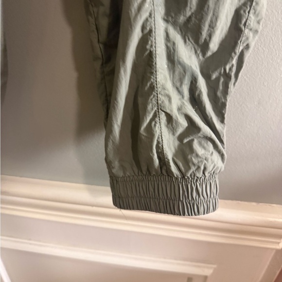 Wilo Gray Sweatpants with Elastic Waistband and Ruched Legs - Picture 4 of 9